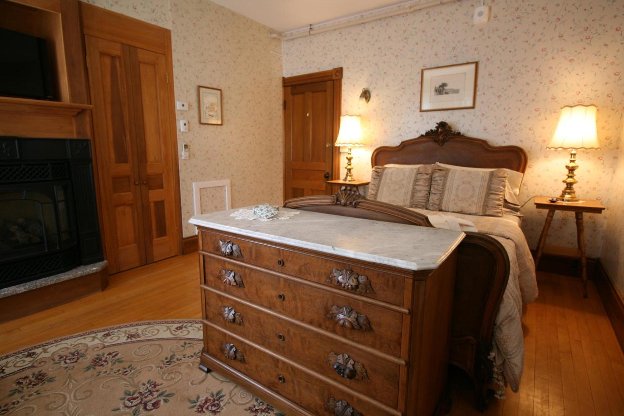 The Governor'S Inn Ludlow Room photo